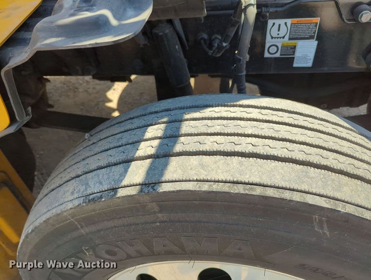 image for item MY9956 2020 Kenworth T680 semi truck