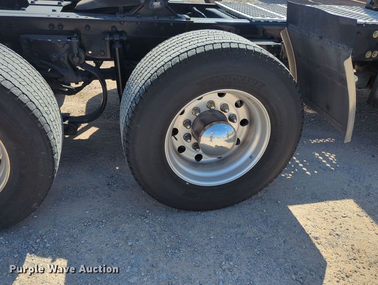 image for item MY9956 2020 Kenworth T680 semi truck