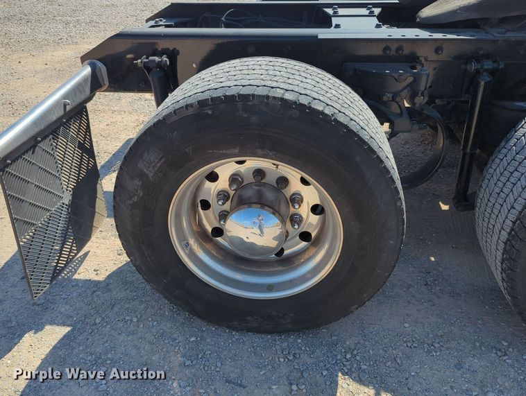 image for item MY9956 2020 Kenworth T680 semi truck