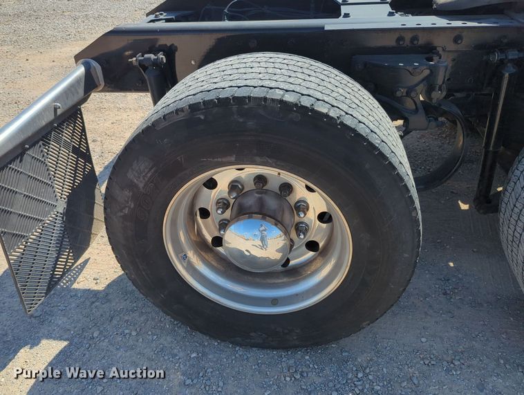 image for item MY9956 2020 Kenworth T680 semi truck