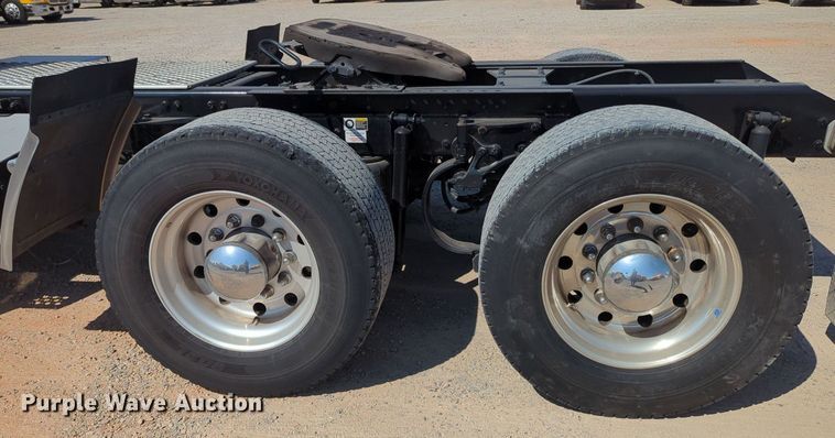 image for item MY9956 2020 Kenworth T680 semi truck