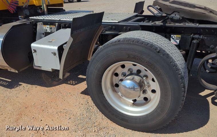 image for item MY9956 2020 Kenworth T680 semi truck