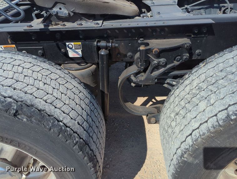 image for item MY9956 2020 Kenworth T680 semi truck