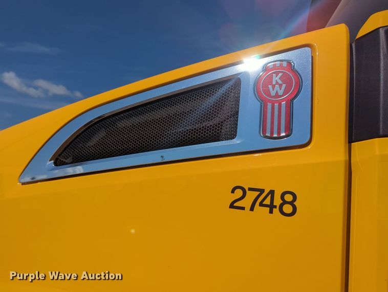 image for item MY9956 2020 Kenworth T680 semi truck