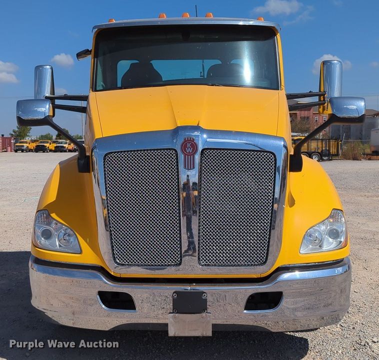 image for item MY9957 2020 Kenworth T680 semi truck