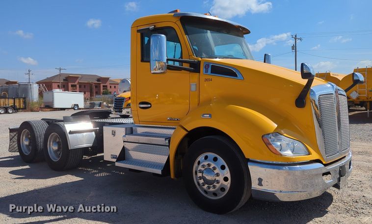 image for item MY9957 2020 Kenworth T680 semi truck