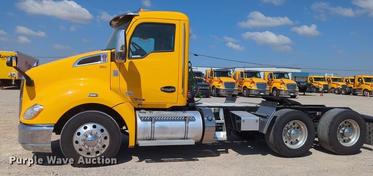 image for item MY9957 2020 Kenworth T680 semi truck