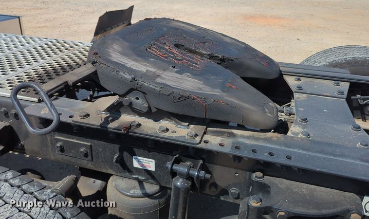 image for item MY9957 2020 Kenworth T680 semi truck