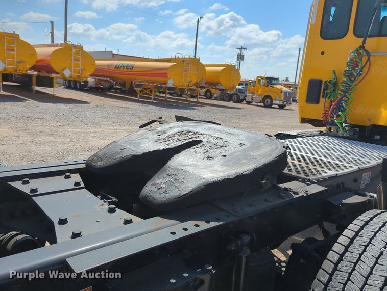 image for item MY9957 2020 Kenworth T680 semi truck