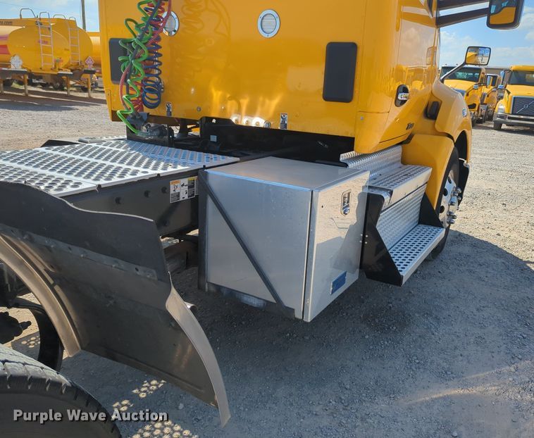 image for item MY9957 2020 Kenworth T680 semi truck