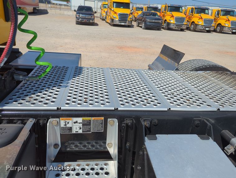 image for item MY9957 2020 Kenworth T680 semi truck