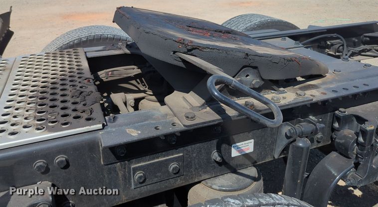 image for item MY9957 2020 Kenworth T680 semi truck