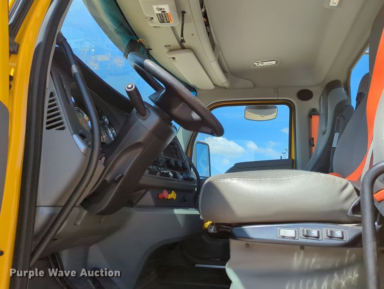 image for item MY9957 2020 Kenworth T680 semi truck