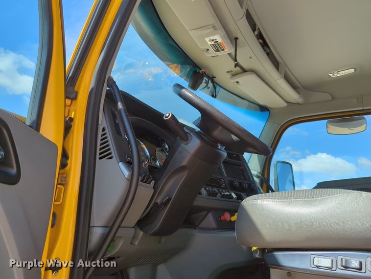 image for item MY9957 2020 Kenworth T680 semi truck