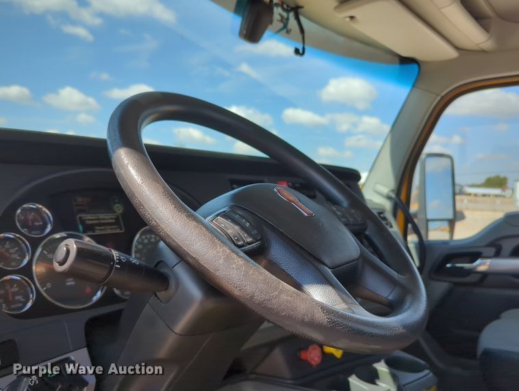 image for item MY9957 2020 Kenworth T680 semi truck