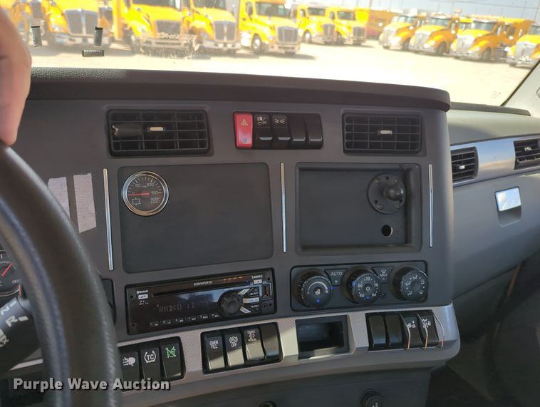 image for item MY9957 2020 Kenworth T680 semi truck