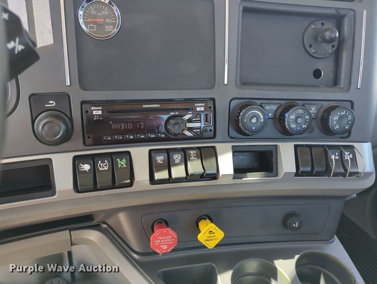 image for item MY9957 2020 Kenworth T680 semi truck