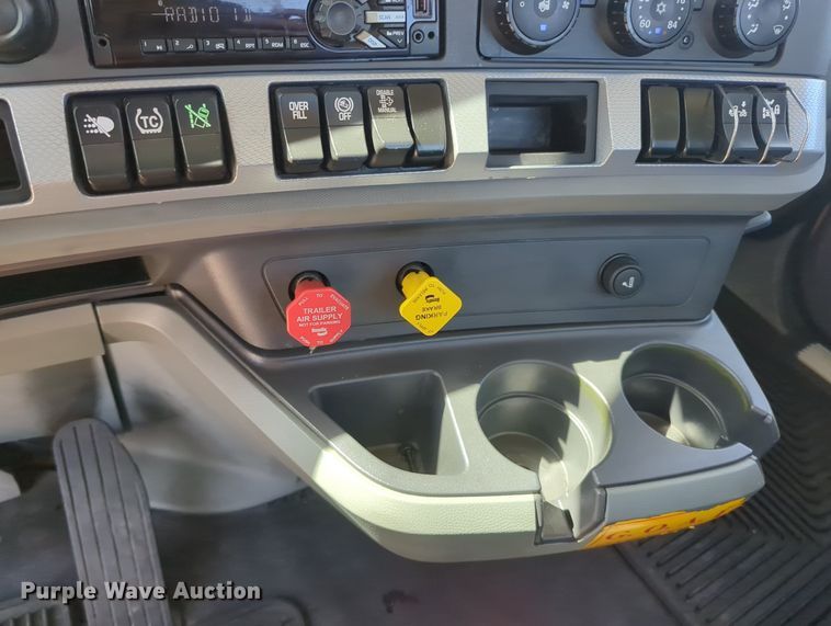 image for item MY9957 2020 Kenworth T680 semi truck