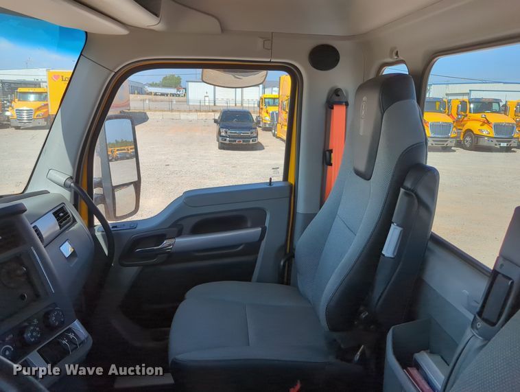 image for item MY9957 2020 Kenworth T680 semi truck