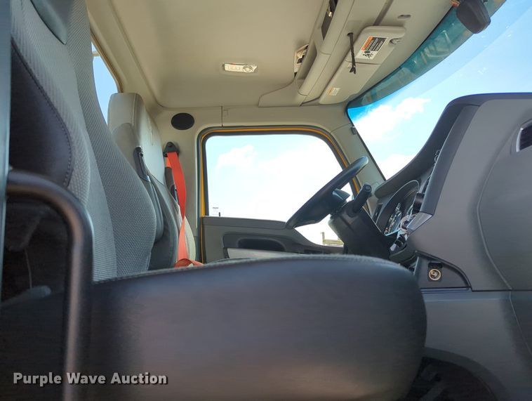 image for item MY9957 2020 Kenworth T680 semi truck