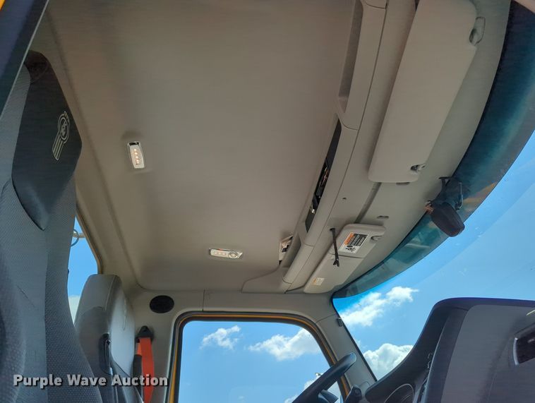 image for item MY9957 2020 Kenworth T680 semi truck