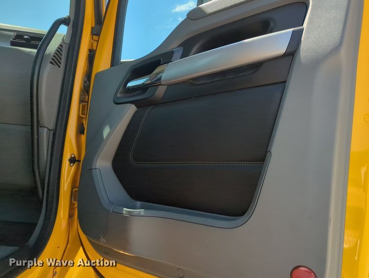 image for item MY9957 2020 Kenworth T680 semi truck