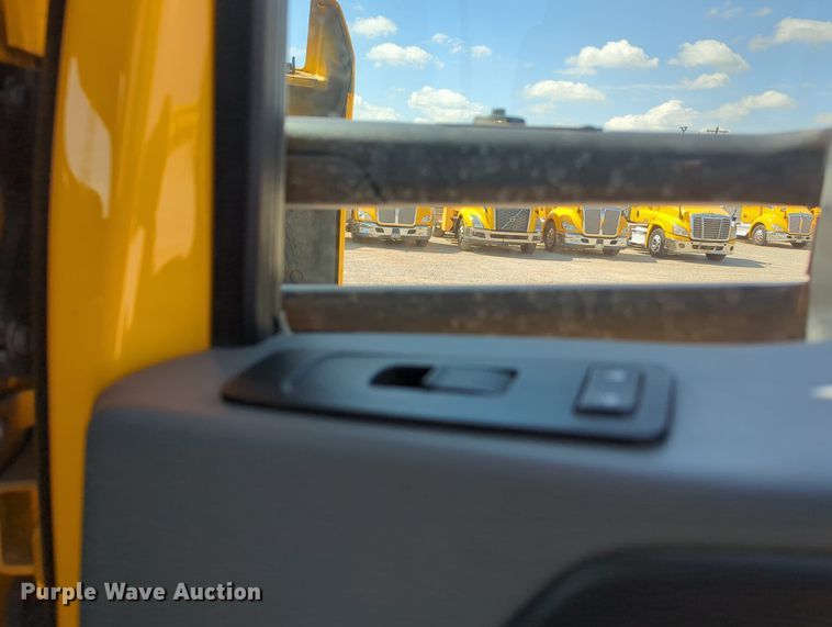 image for item MY9957 2020 Kenworth T680 semi truck