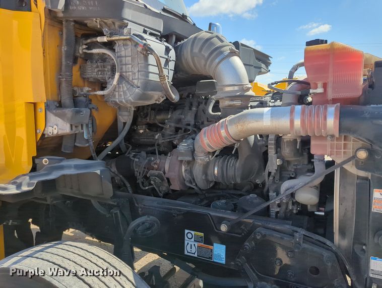 image for item MY9957 2020 Kenworth T680 semi truck