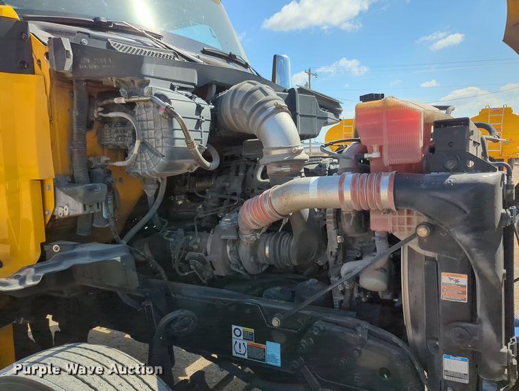 image for item MY9957 2020 Kenworth T680 semi truck