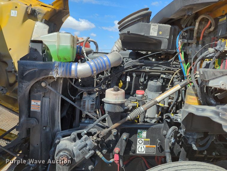 image for item MY9957 2020 Kenworth T680 semi truck