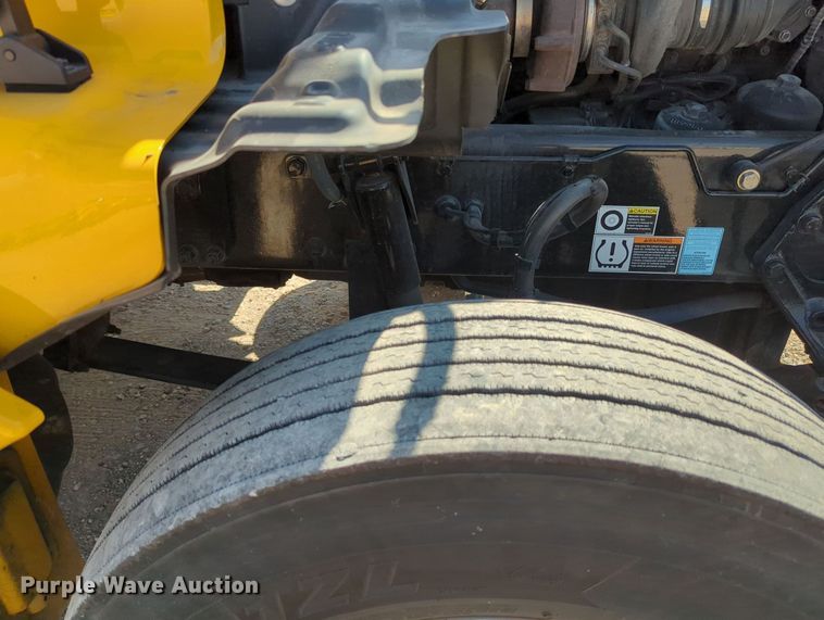 image for item MY9957 2020 Kenworth T680 semi truck