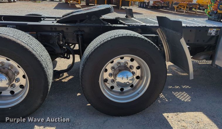 image for item MY9957 2020 Kenworth T680 semi truck