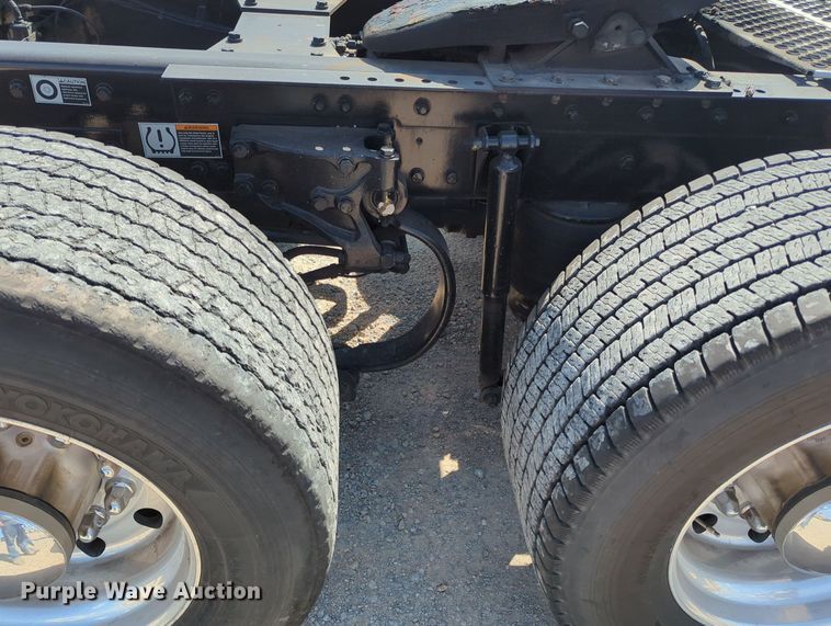 image for item MY9957 2020 Kenworth T680 semi truck