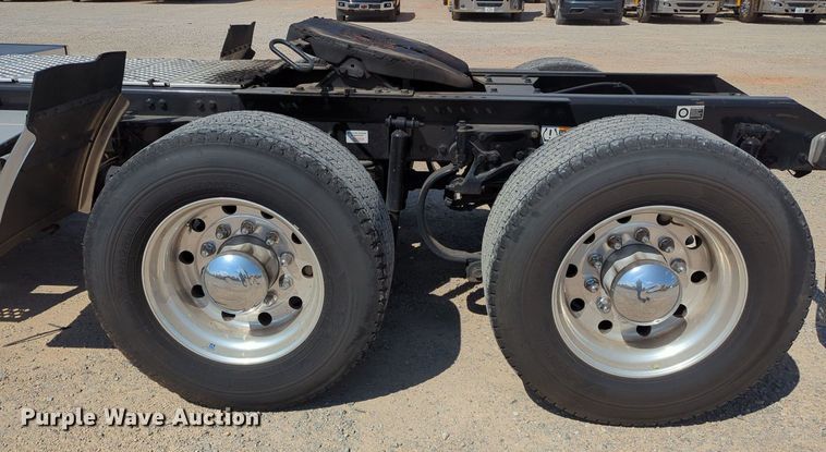 image for item MY9957 2020 Kenworth T680 semi truck