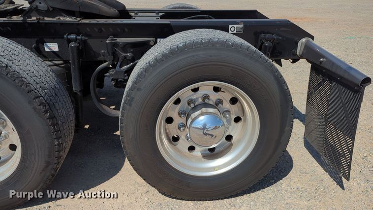 image for item MY9957 2020 Kenworth T680 semi truck