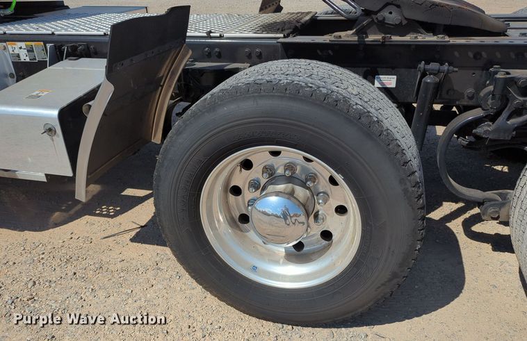 image for item MY9957 2020 Kenworth T680 semi truck