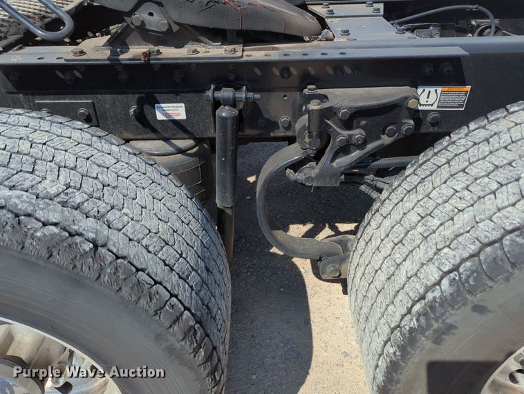 image for item MY9957 2020 Kenworth T680 semi truck