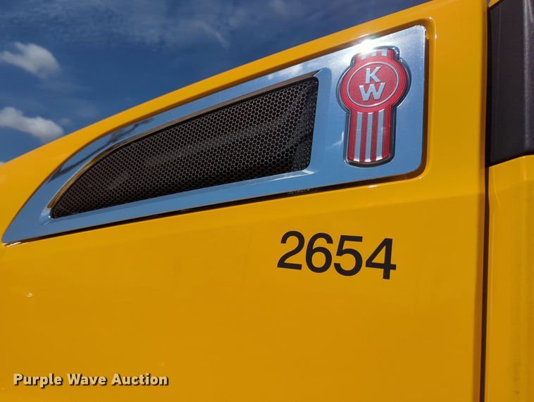 image for item MY9957 2020 Kenworth T680 semi truck