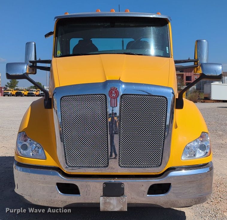 image for item MY9958 2019 Kenworth T680 semi truck