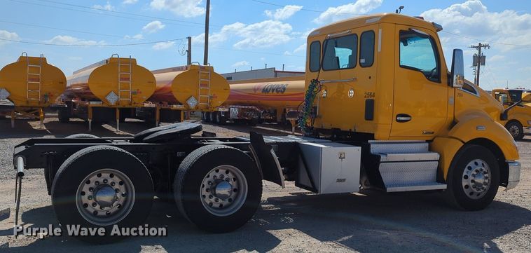 image for item MY9958 2019 Kenworth T680 semi truck
