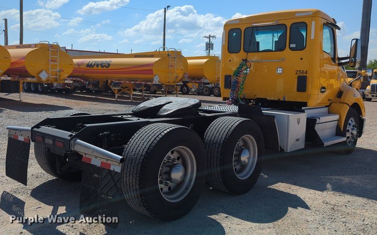 image for item MY9958 2019 Kenworth T680 semi truck