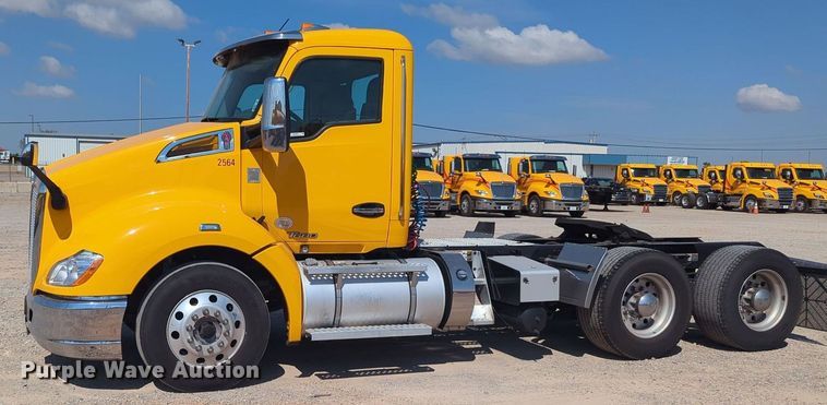 image for item MY9958 2019 Kenworth T680 semi truck
