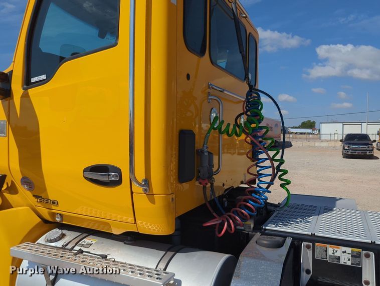 image for item MY9958 2019 Kenworth T680 semi truck