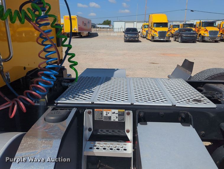 image for item MY9958 2019 Kenworth T680 semi truck