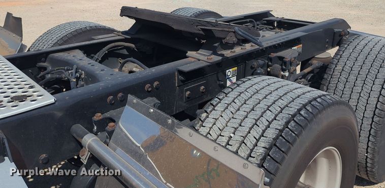 image for item MY9958 2019 Kenworth T680 semi truck