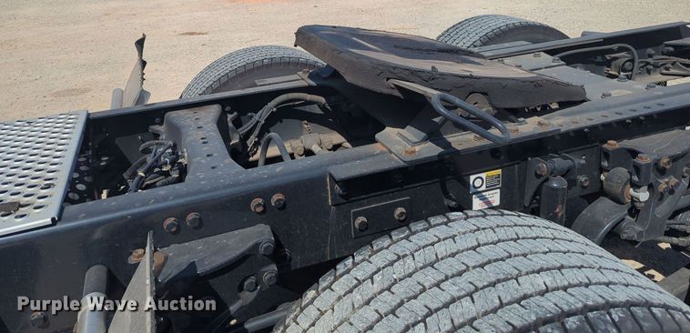 image for item MY9958 2019 Kenworth T680 semi truck