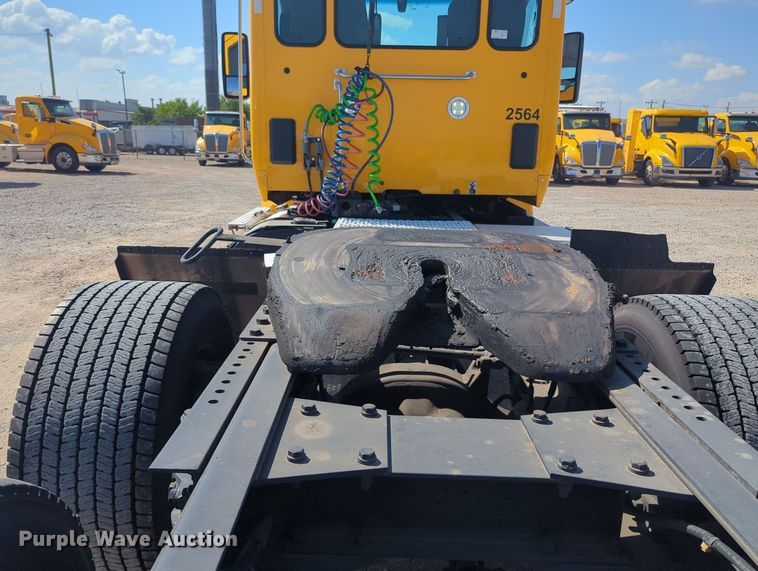 image for item MY9958 2019 Kenworth T680 semi truck