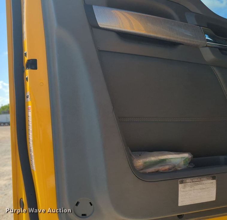 image for item MY9958 2019 Kenworth T680 semi truck