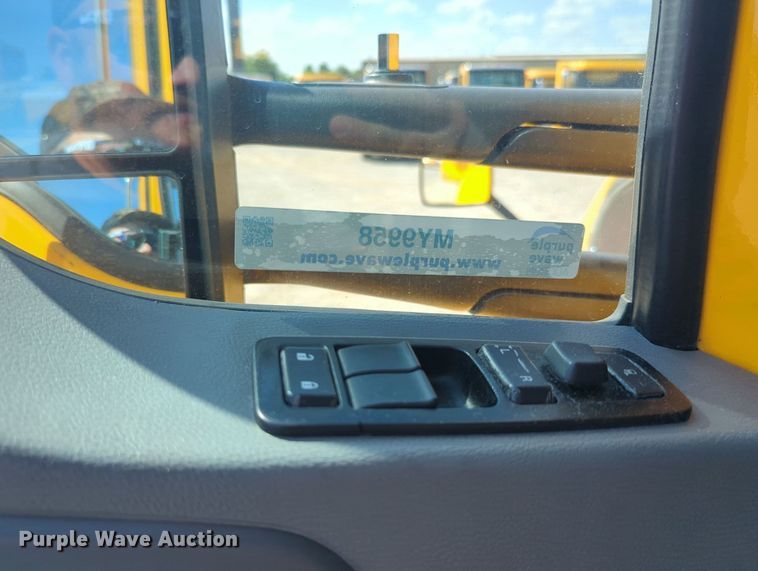 image for item MY9958 2019 Kenworth T680 semi truck