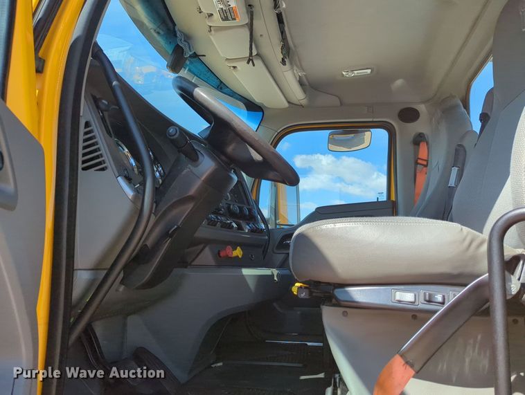 image for item MY9958 2019 Kenworth T680 semi truck